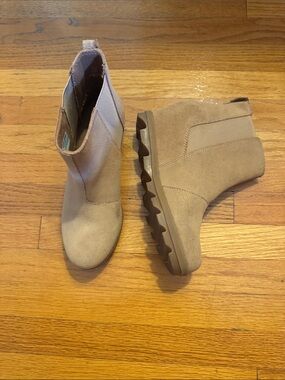 Sorel Taupe Suede Chelsea Ankle Boots